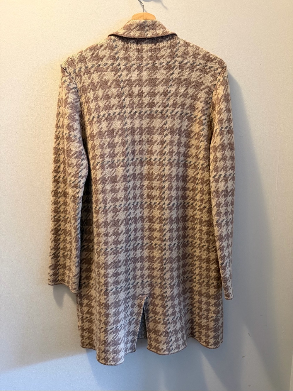 BE COOL Beige and Light Pink Houndstooth Blazer Coatigan - Picture 3 of 4